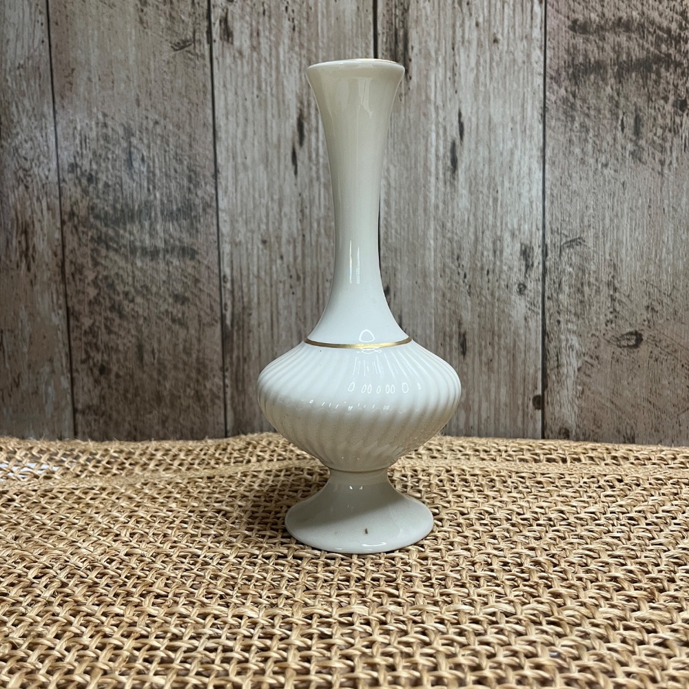 Lenox Bud Vase Ivory Porcelain 24k Gold Trim Made in USA Vintage 7" - Picture 2 of 5